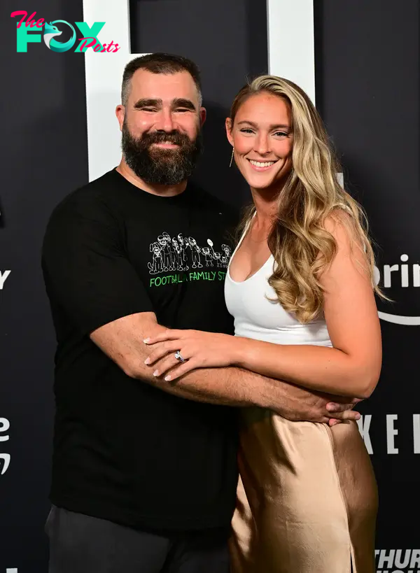 Jason Kelce and Kylie Kelce posing together