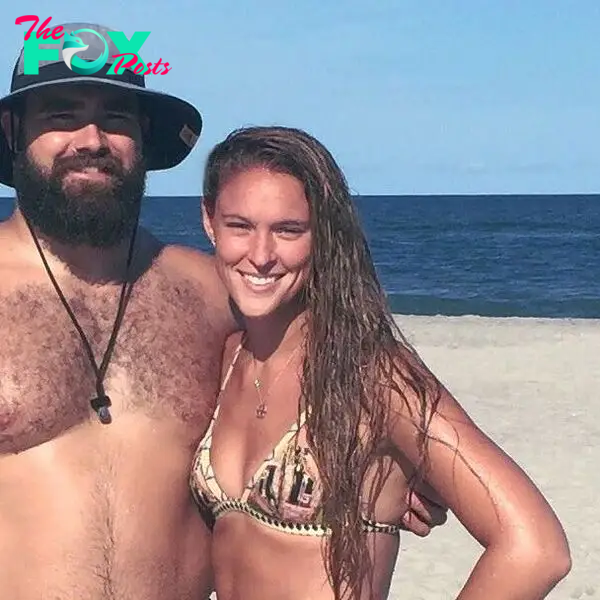 Jason Kelce and Kylie Kelce posing together