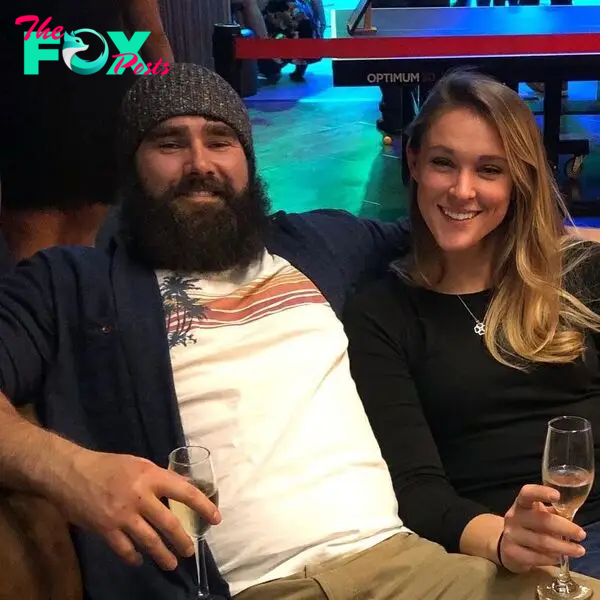 Jason Kelce and Kylie Kelce posing together