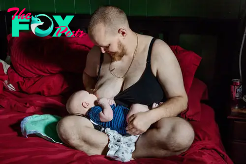 Transgender father breastfeeds his baby with his own milk - 1