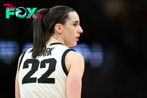 Apr 5, 2024; Cleveland, OH, USA; Iowa Hawkeyes guard Caitlin Clark (22) against the Connecticut Huskies in the semifinals of the Final Four of the womens 2024 NCAA Tournament at Rocket Mortgage FieldHouse. Mandatory Credit: Ken Blaze-USA TODAY Sports