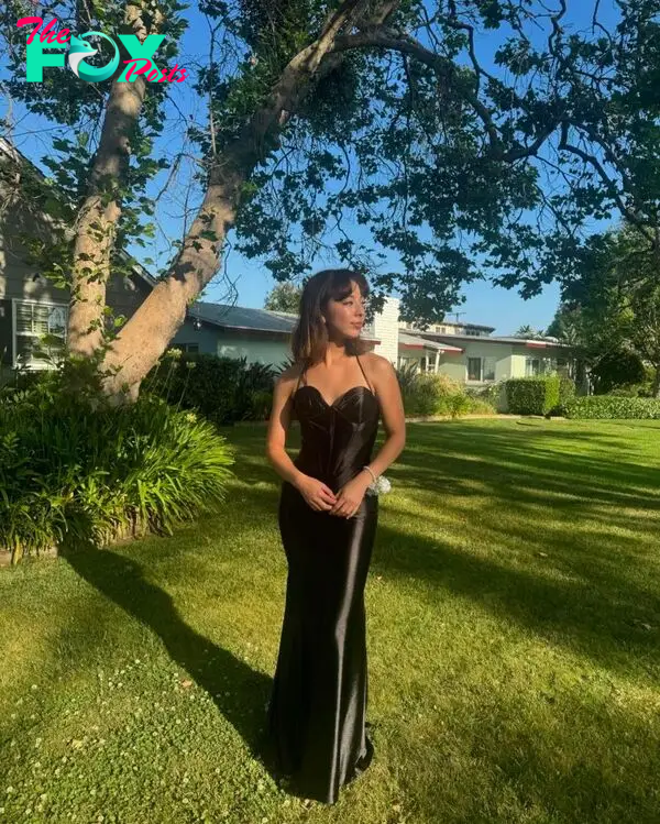 Modern Family actress Aubrey Anderson-Emmons attends prom in a corset gown