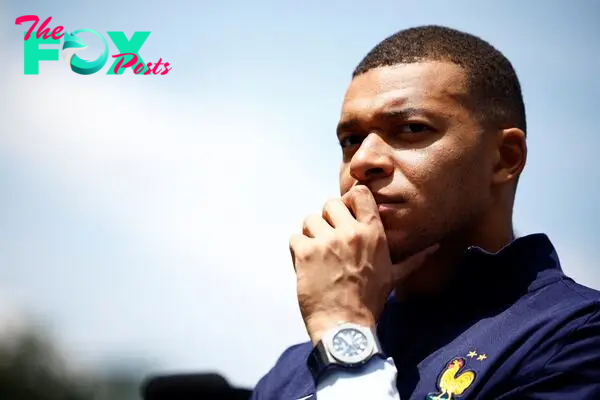 What is a signing bonus? The money that Mbappé will receive after free agent signing with Real Madrid
