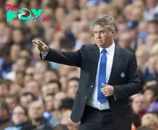 LONDON, ENGLAND - Wednesday, May 6, 2009: Chelsea's manager Guus Hiddink during the UEFA Champions League Semi-Final 2nd Leg match against Barcelona at Stamford Bridge. (Photo by David Rawcliffe/Propaganda)