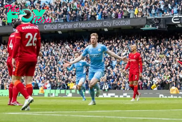 MANCHESTER, ENGLAND - Sunday, April 10, 2022: Manchester City's Kevin De Bruyne celebrates after scoring the first goal during the FA Premier League match between Manchester City FC and Liverpool FC at the City of Manchester Stadium. (Pic by David Rawcliffe/Propaganda)