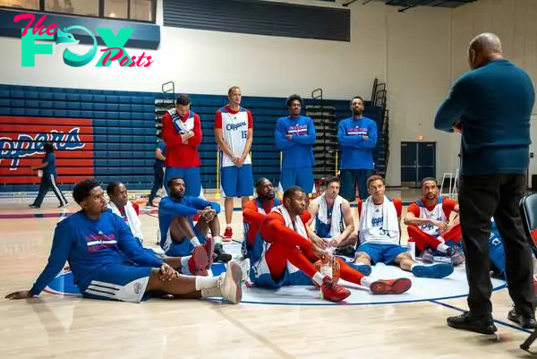 “CLIPPED” -- “A Blessing and a Curse” — Season 1, Episode 2 (Airs Tuesday, June 4th) — Pictured: (l-r) J Alphonse Nicholson as Chris Paul, Sheldon Bailey as DeAndre Jordan, Charlie McElveen as JJ Redick, Austin Scott as Blake Griffin. CR: Kelsey McNeal/FX.