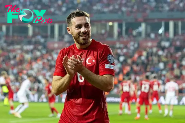 SAMSUN, TURKEY - Monday, June 19, 2023: Turkey's Orkun Kökçü applauds the supporters as he is substituted during the UEFA Euro 2024 Qualifying Group D match between Turkey and Wales at the Samsun 19 May?s Stadium. Turkey won 2-0. (Pic by David Rawcliffe/Propaganda)