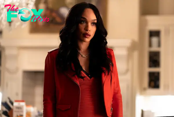 “CLIPPED” -- “White Party” — Season 1, Episode 1 (Airs Tuesday, June 4th) — Pictured: Cleopatra Coleman as V. Stiviano. CR: Kelsey McNeal/FX.