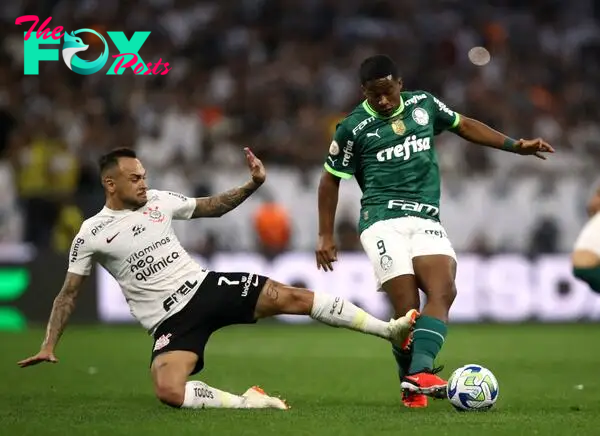 Corinthians v Palmeiras - September 3, 2023 Corinthians' Maycon in action with Palmeiras' Endrick REUTERS/Carla Carniel