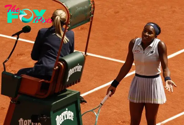 Gauff remonstrates with umpire Aurélie Tourte.
