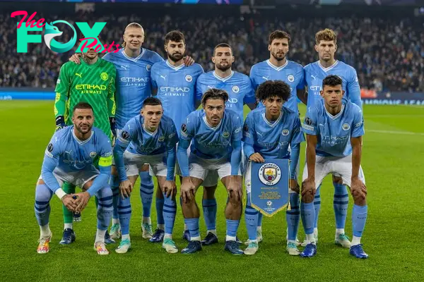 MANCHESTER, ENGLAND - Tuesday, November 7, 2023: Manchester City players line-up for a team group photograph before the UEFA Champions League Group G match between Manchester City FC and BSC Young Boys at the City of Manchester Stadium. Back row L-R: goalkeeper Ederson Santana de Moraes, Erling Haaland, Joško Gvardiol, Mateo Kova?i?, Ruben Dias, John Stones. Front row L-R: Kyle Walker, Phil Foden, Jack Grealish, Rico Mark Lewis, Matheus Nunes. (Photo by David Rawcliffe/Propaganda)