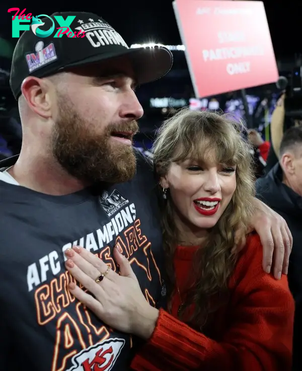 Travis Kelce and Taylor Swift PDA