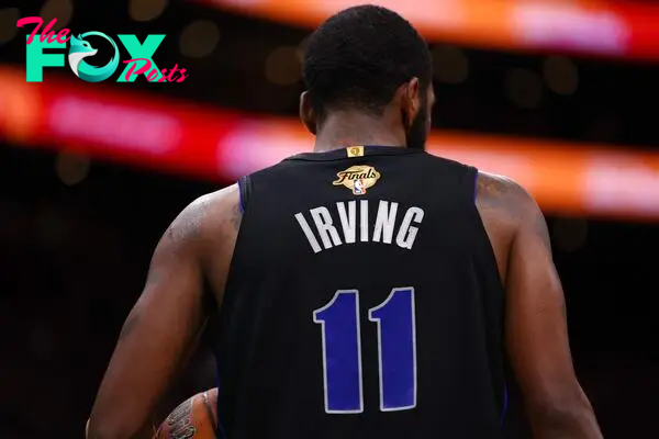  Kyrie Irving #11 of the Dallas Mavericks