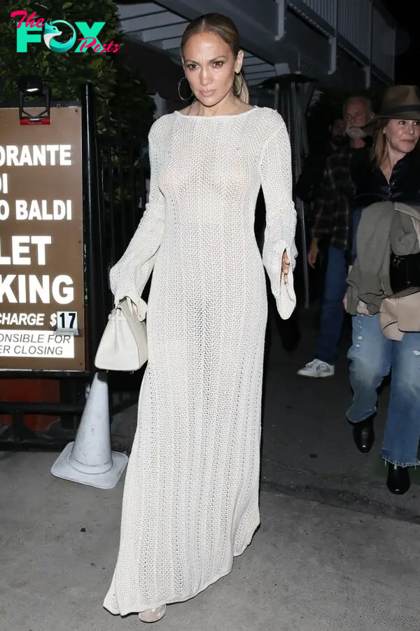 Jennifer Lopez leaving dinner.