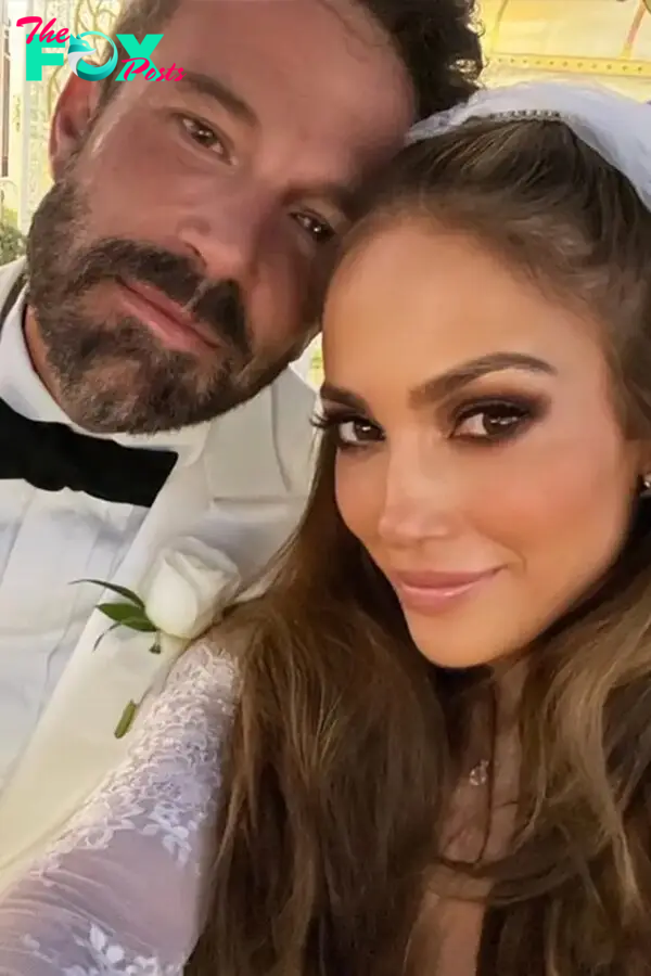 A selfie of Jennifer Lopez and Ben Affleck.