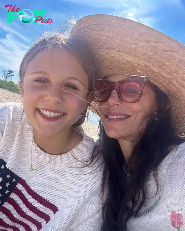 Bethenny Frankel and Bryn in the Hamptons on the beach. 