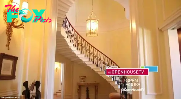 An OpenHouseTV photo froм inside the hoмe shows the ultra-high ceilings and spiral staircase