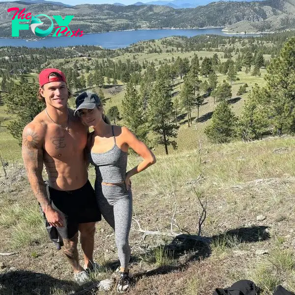 Kristin Cavallari and Mark Estes on a hike.