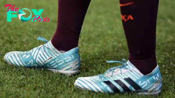 Take a look at the soccer shoes that go with the names of Argentine stars