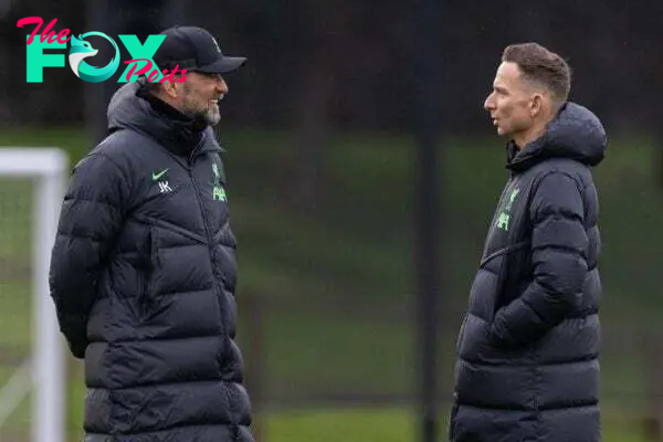 LIVERPOOL, ENGLAND - Wednesday, March 13, 2024: Liverpool's manager Jürgen Klopp (L) and first-team development coach Pepijn Lijnders during a training session at the AXA Training Centre ahead of the UEFA Europa League Round of 16 2nd Leg match between Liverpool FC and AC Sparta Praha. (Photo by David Rawcliffe/Propaganda)