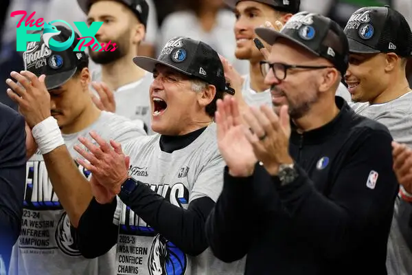 MINNEAPOLIS, MINNESOTA - MAY 30: Dallas Mavericks owner Mark Cuban and head coach Jason Kidd celebrate after a 124-103 victory against the Minnesota Timberwolves in Game Five of the Western Conference Finals at Target Center on May 30, 2024 in Minneapolis, Minnesota. NOTE TO USER: User expressly acknowledges and agrees that, by downloading and or using this photograph, User is consenting to the terms and conditions of the Getty Images License Agreement.   David Berding/Getty Images/AFP (Photo by David Berding / GETTY IMAGES NORTH AMERICA / Getty Images via AFP)