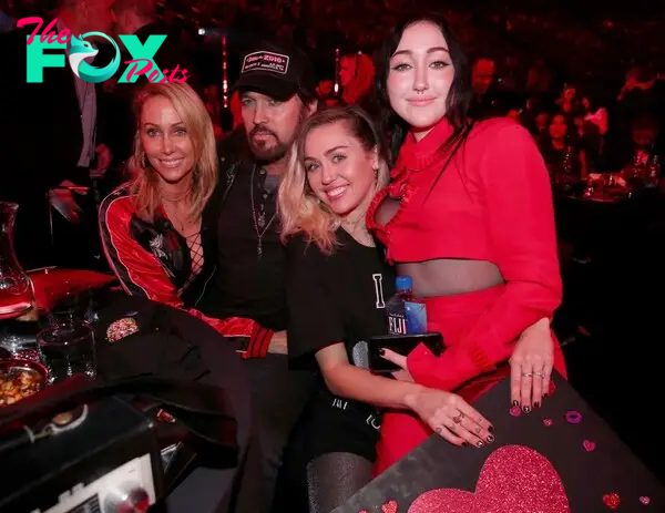 Billy Ray Cyrus, Tish Cyrus, Noah Cyrus, and Miley Cyrus in 2017. 