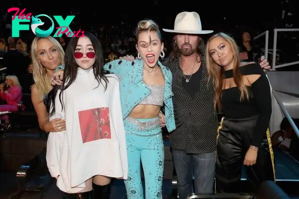 Billy Ray Cyrus, Tish Cyrus, Noah Cyrus, Brandi Cyrus, and Miley Cyrus in 2017. 