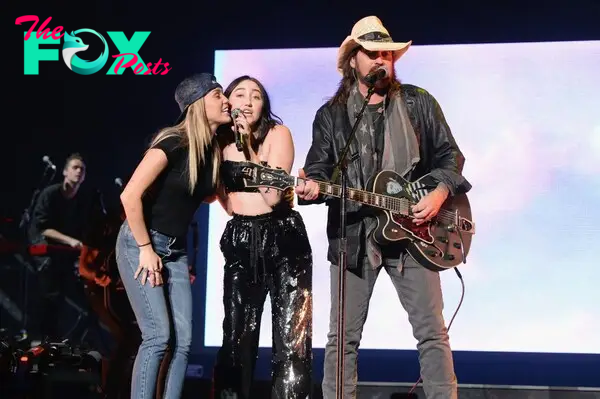 Billy Ray Cyrus, Noah Cyrus, and Miley Cyrus in 2017. 