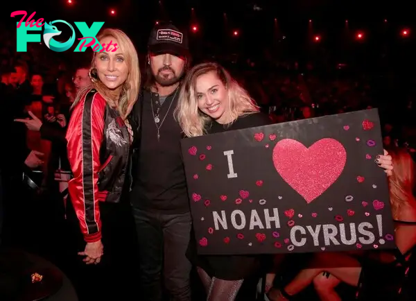 Billy Ray Cyrus, Tish Cyrus, and Miley Cyrus in 2017. 