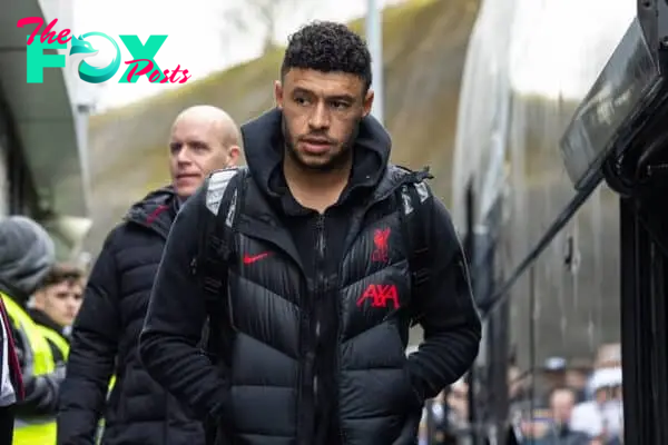 BRIGHTON & HOVE, ENGLAND - Sunday, January 29, 2023: Liverpool's Alex Oxlade-Chamberlain arrives before the FA Cup 4th Round match between Brighton & Hove Albion FC and Liverpool FC at the Falmer Stadium. (Pic by David Rawcliffe/Propaganda)