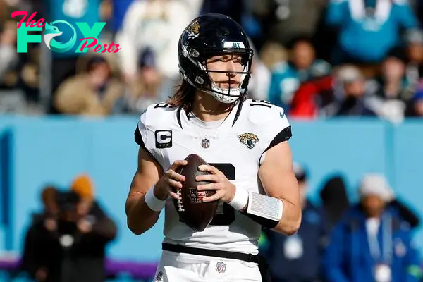 NASHVILLE, TENNESSEE - JANUARY 07: Trevor Lawrence #16 of the Jacksonville Jaguars looks to pass during the first half against the Tennessee Titans at Nissan Stadium on January 07, 2024 in Nashville, Tennessee.   Wesley Hitt/Getty Images/AFP (Photo by Wesley Hitt / GETTY IMAGES NORTH AMERICA / Getty Images via AFP)
