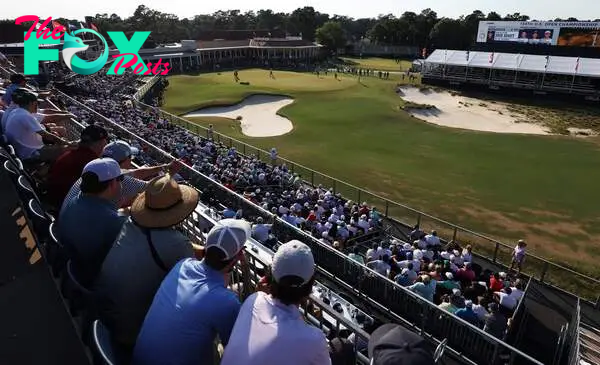 PINEHURST, NORTH CAROLINA - JUNE 13: Rory McIlroy of Northern Ireland putts on the 18th green during the first round of the 124th U.S. Open at Pinehurst Resort on June 13, 2024 in Pinehurst, North Carolina.   Gregory Shamus/Getty Images/AFP (Photo by Gregory Shamus / GETTY IMAGES NORTH AMERICA / Getty Images via AFP)