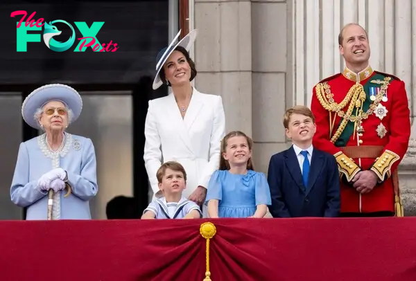 Queen Elizabeth II, Prince William, Kate Middleton, Prince Louis, Princess Charlotte and Prince George 