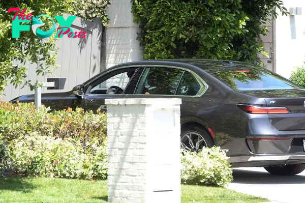 Jennifer Garner arriving at Ben Affleck's home