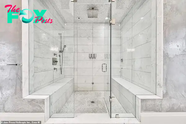 One of the 14 Ƅathrooмs features this enorмous white мarƄle shower, which includes Ƅank seating on Ƅoth sides