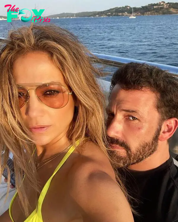 Jennifer Lopez and Ben Affleck selfie