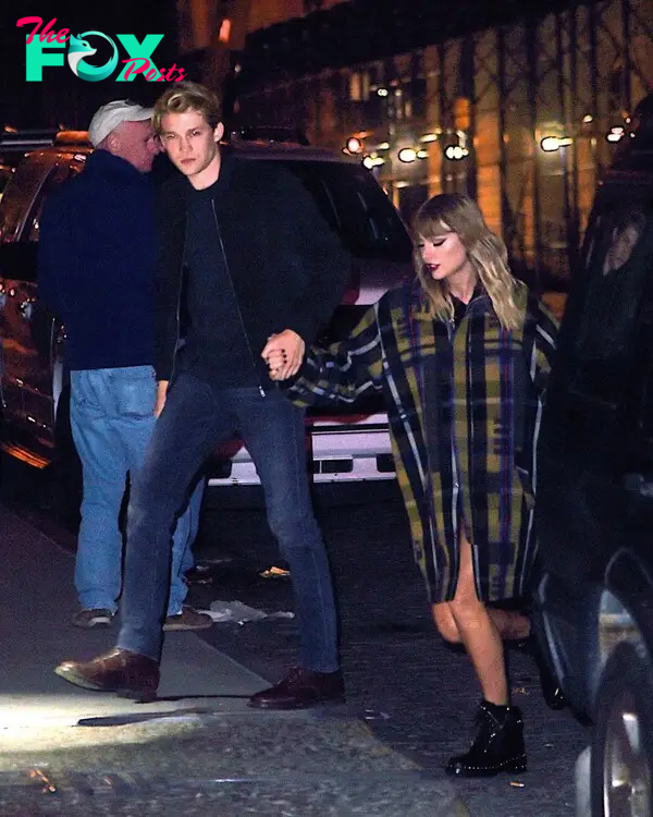 Taylor Swift and Joe Alwyn walk