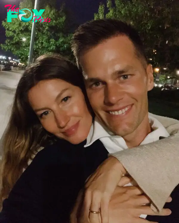 A selfie of Gisele Bündchen and Tom Brady