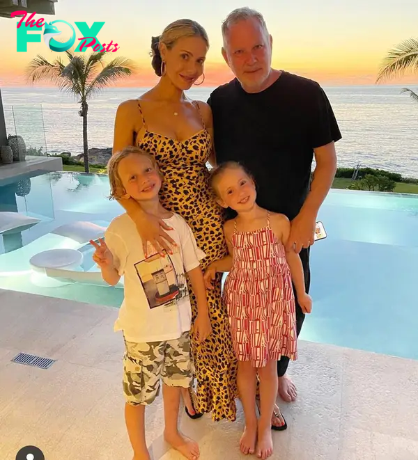 Dorit and PK Kemsley posing with their daughters
