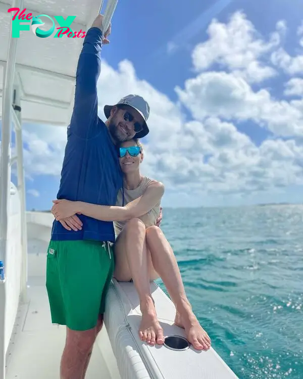 Justin Timberlake and Jessica Biel sitting on a boat