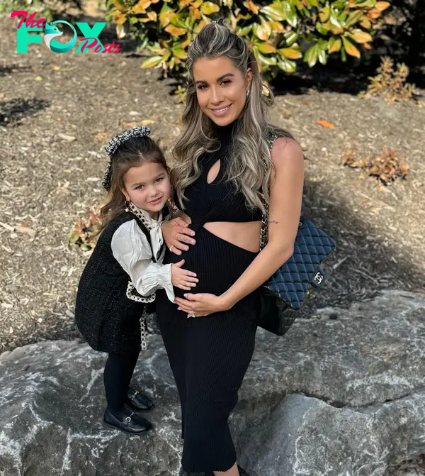 Katelyn Jae and daughter