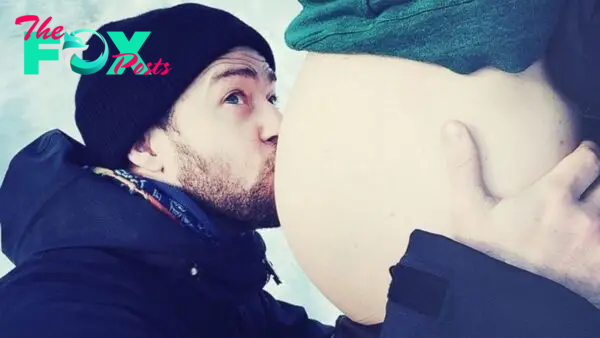 Justin Timberlake kissing Jessica Biel's pregnant stomach