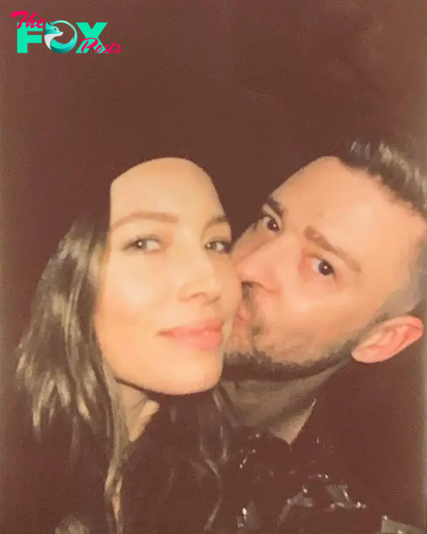 A selfie of Jessica Biel and Justin Timberlake