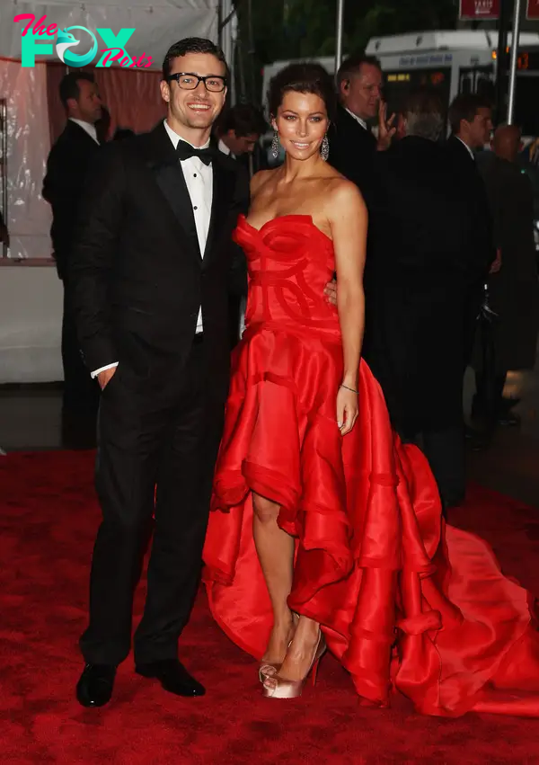 Justin Timberlake and Jessica Biel on a red carpet