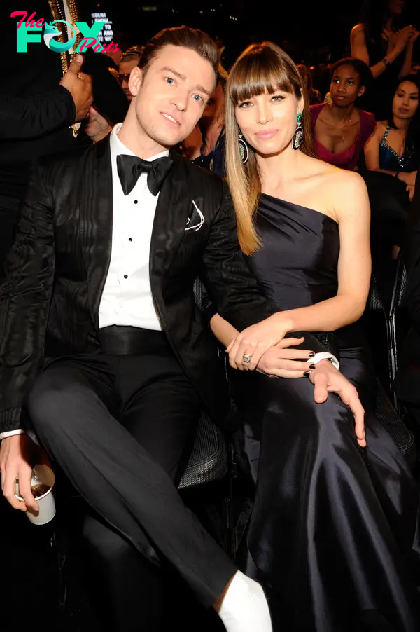 Justin Timberlake and Jessica Biel sitting together 