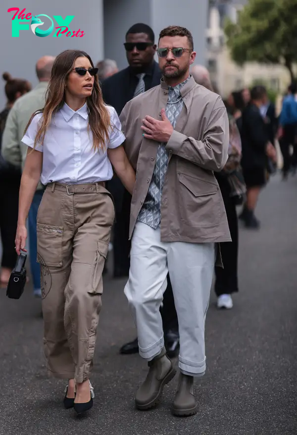 Jessica Biel and Justin Timberlake posing together 