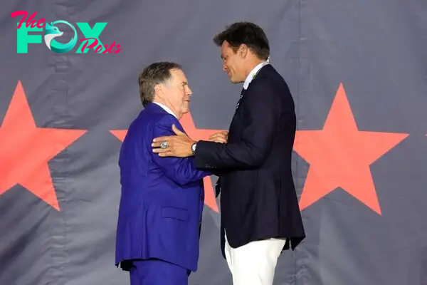 Bill Belichick and Tom Brady shaking hands.