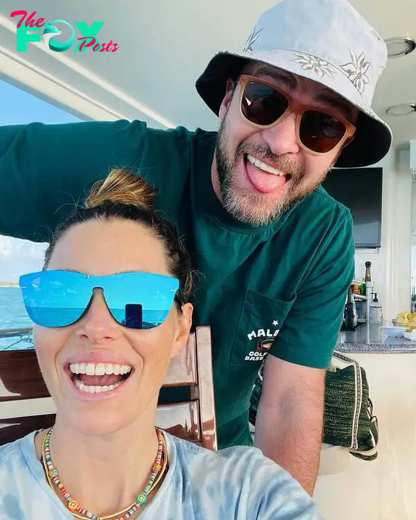 A selfie of Justin Timberlake and Jessica Biel