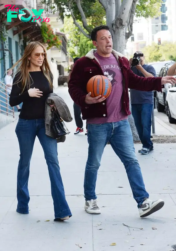 Ben Affleck and Jennifer Lopez walking through LA