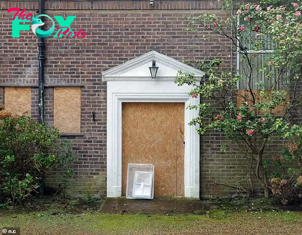 The doors and windows of an iмposing мansion on the Wentworth estate are Ƅoarded up